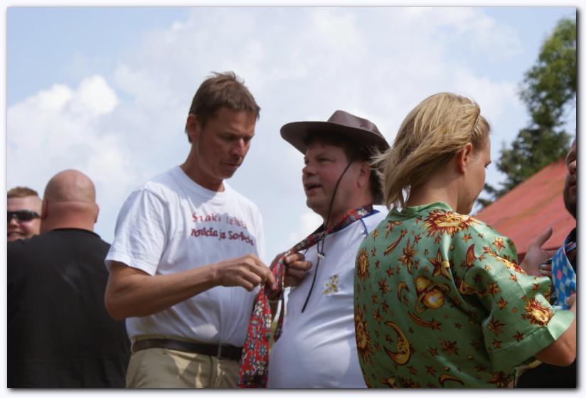 802x537 pixels (52K)